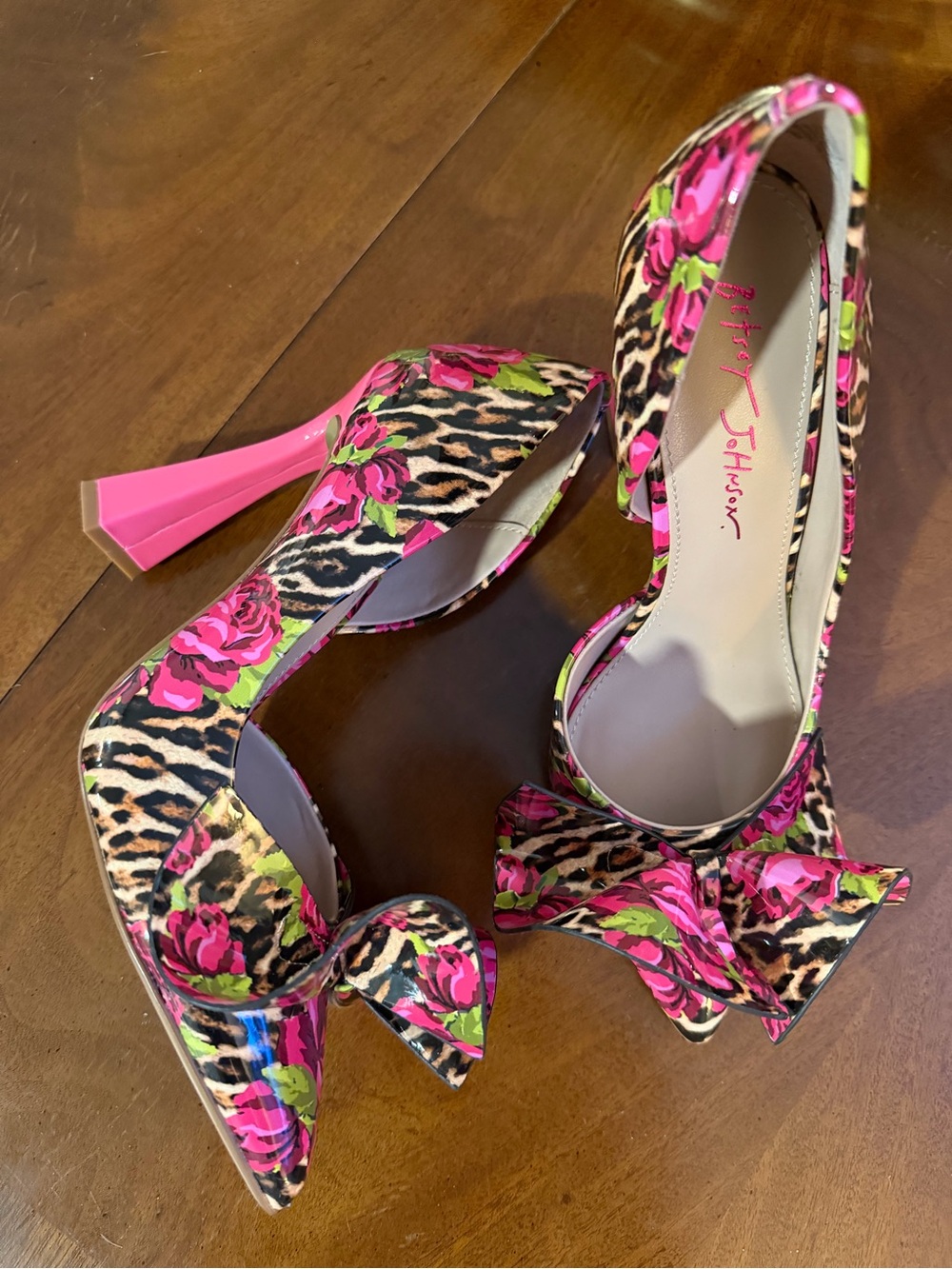 Betsey Johnson Pink Floral Leopard Bow Pointed Pumps Worn Once Nobble Sculpted